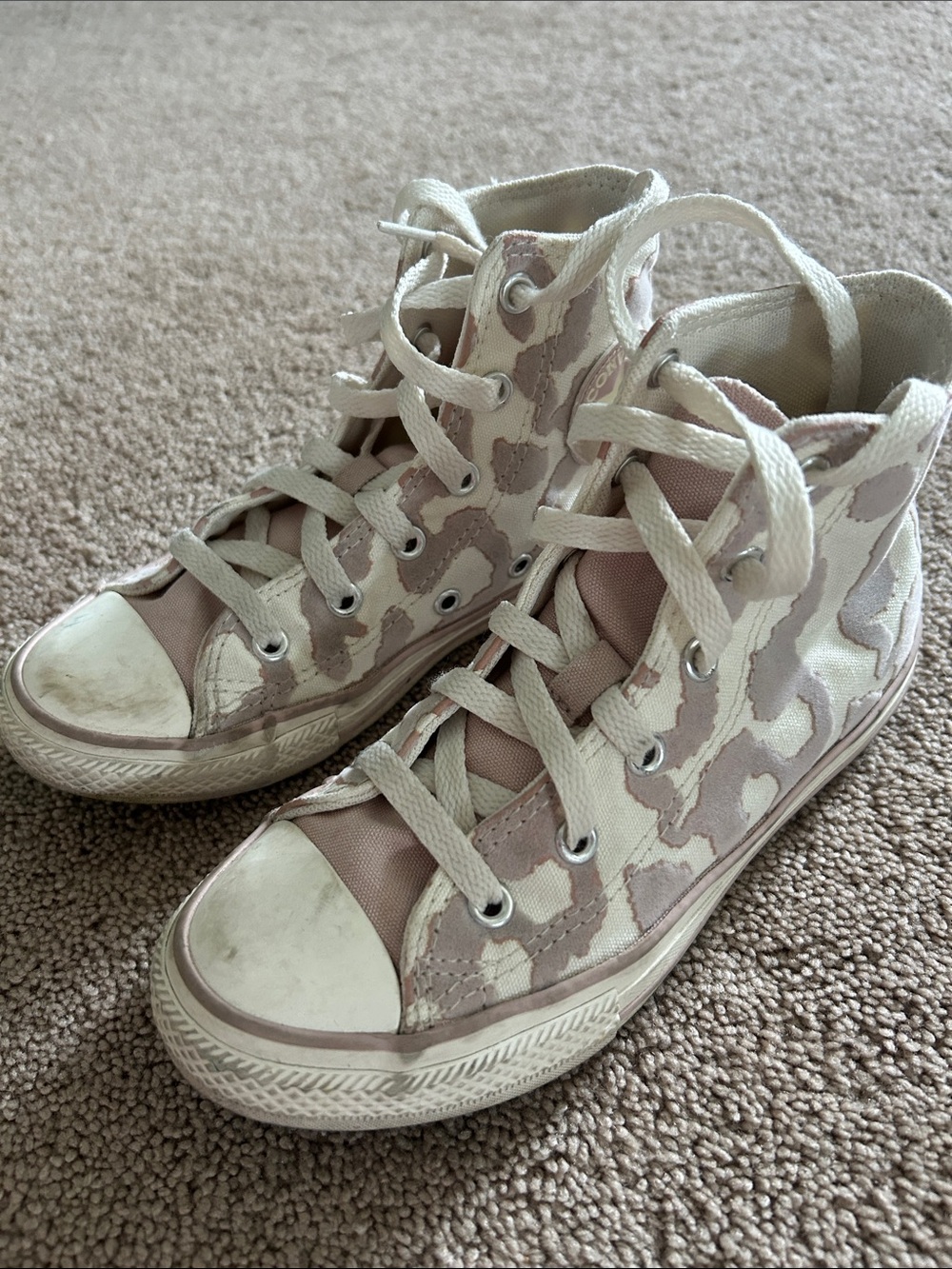 Girls High-Top Converse in Light Pink Leopard